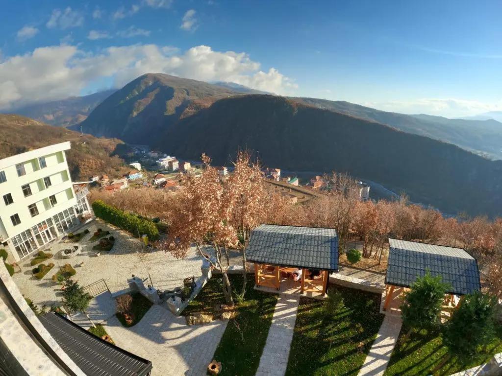 Готель Bujtina Vrenezi Peshkopi Екстер'єр фото